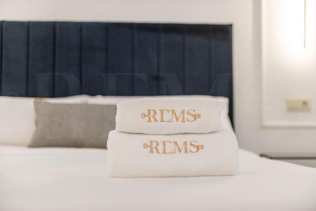 Apartament Historic Gem With Modern Comfort By Rems