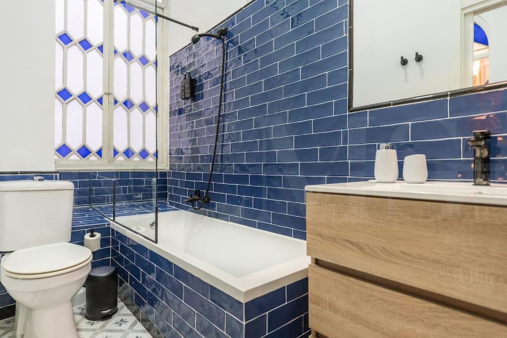 Historic Gem With Modern Comfort By Rems Lejlighed