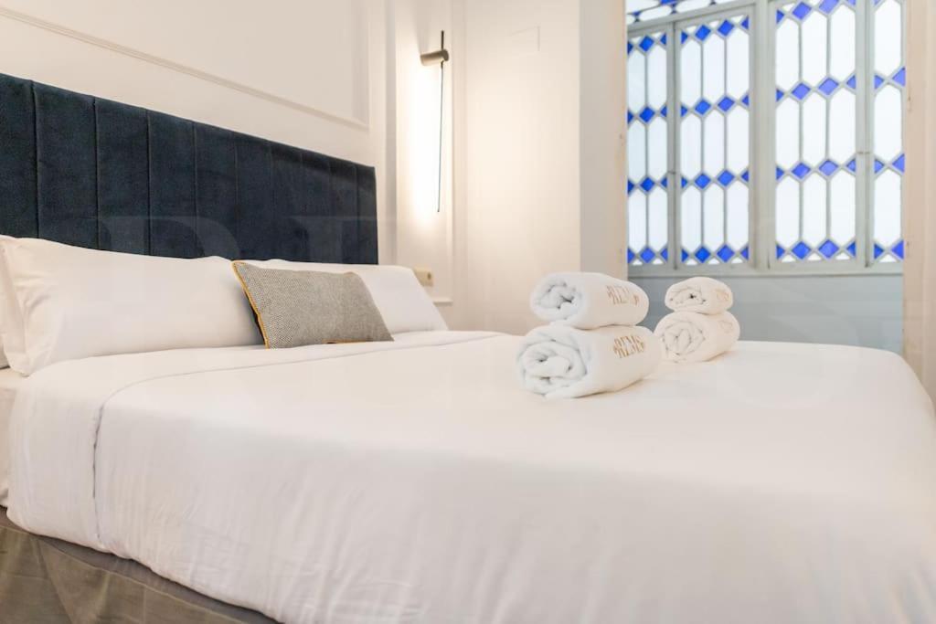 Historic Gem With Modern Comfort By Rems Lejlighed